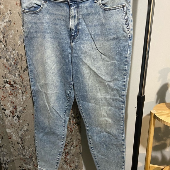 Maurice’s XL stretchy jeans. - Picture 2 of 5